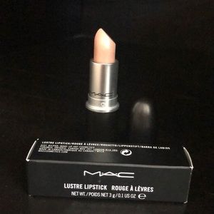 Mac- lipstick(gossamer wing)